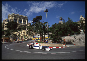 Il pilota Jean Alesi (n.4) su Tyrrell-Ford gommata Pirelli