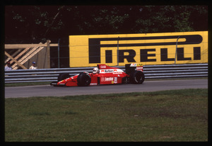Il pilota Andrea De Cesaris (n.22) su Dallara-Ford gommata Pirelli