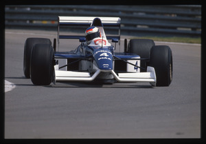 Il pilota Jean Alesi (n.4) su Tyrell-Ford gommata Pirelli