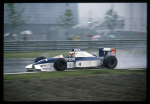 Il pilota Jean Alesi (n.4) su Tyrell-Ford gommata Pirelli