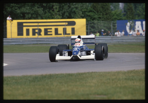 Il pilota Satoru Nakajima (n.3) su Tyrell-Ford gommata Pirelli