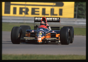 Il pilota Olivier Grouillard  (n.14) su Osella-Ford gommata Pirelli