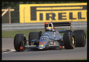 Il pilota Roberto Moreno  (n.33) su EuroBrun-Judd gommata Pirelli