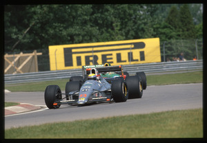 Il pilota Roberto Moreno  (n.33) su EuroBrun-Judd gommata Pirelli