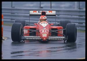 Il pilota Emanuele Pirro  (n.21) su Dallara-Ford gommata Pirelli