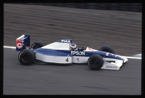 Il pilota Jean Alesi (n.4) su Tyrell-Ford gommata Pirelli