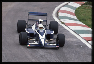 Il pilota Stefano Modena (n.8) su Brabham-Judd gommata Pirelli