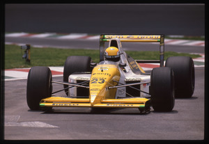 Il pilota Pierluigi Martini (n.23) su Minardi-Ford gommata Pirelli