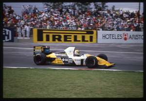 Il pilota Pierluigi Martini (n.23) su Minardi-Ford gommata Pirelli