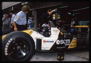 Il pilota Paolo Barilla (n.24) ai box Minardi