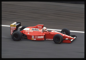 Il pilota Andrea De Cesaris (n.22) su Dallara-Ford gommata Pirelli