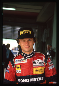 Il pilota Olivier Grouillard (n.14) della Osella-Ford