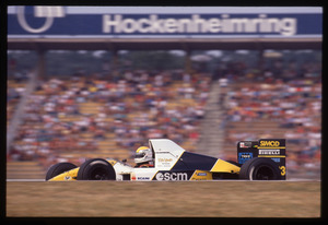 Il pilota Pierluigi Martini (n. 23) su Minardi-Ford gommata Pirelli