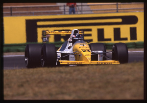 Il pilota Paolo Barilla (n.24) su Minardi-Ford gommata Pirelli