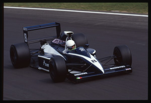 Il pilota Stefano Modena (n. 8) su Brabham-Judd gommata Pirelli