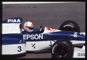 Il pilota Satoru Nakajima (n.3) su Tyrell-Ford gommata Pirelli