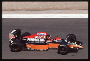 Il pilota Olivier Grouillard (n.14) su Osella-Ford gommata Pirelli