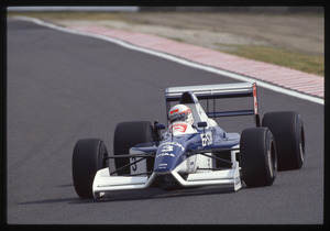 Il pilota Satoru Nakajima (n.3) su Tyrell-Ford gommata Pirelli