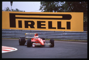 Il pilota Emanuele Pirro (n.21) su Dallara-Ford gommata Pirelli