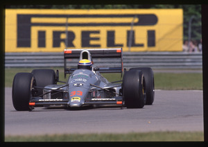 Il pilota Roberto Moreno (n.33) su EuroBrun-Judd gommata Pirelli