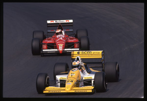 Il pilota Paolo Barilla (n.24) su Minardi gommata Pirelli