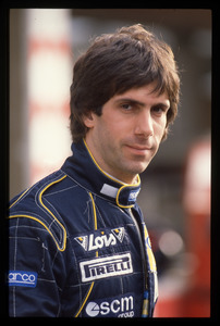 Il pilota Paolo Barilla (n. 24) della Minardi