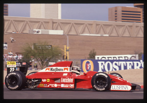 Il pilota J.J. Lehto (n.22) su Dallara-Judd gommata Pirelli