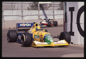 Il pilota Roberto Moreno (n.19) su Benetton-Ford