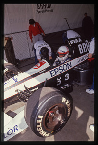 Il pilota Satoru Nakajima (n.3) ai box Tyrrell