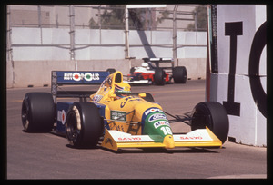 Il pilota Roberto Moreno (n.19) su Benetton-Ford