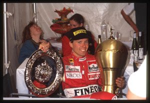Il pilota J.J. Lehto (n. 22) della Dallara-Judd