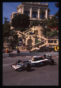 Il pilota Mark Blundell  (n.8) su Brabham-Yamaha gommata Pirelli