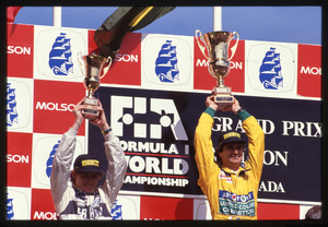 Il pilota Nelson Piquet (n. 20) primo su Benetton-Ford, il pilota Stefano Modena (n. 4) secondo su Tyrrell-Honda