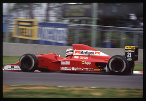 Il pilota Emanuele Pirro (n. 21) su Dallara-Judd gommata Pirelli