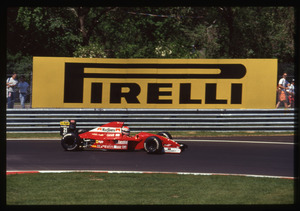 Il pilota Emanuele Pirro (n. 21) su Dallara-Judd gommata Pirelli