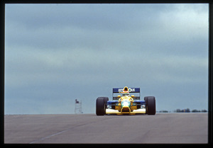 Il pilota Nelson Piquet (n.20) su Benetton-Ford gommata Pirelli