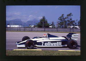 Il pilota Nelson Piquet (n.7) su Brabham-BMW gommata Pirelli