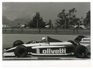Il pilota Fran&ccedil;ois Hesnault (n.8) su Brabham-BMW
