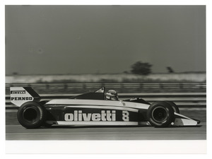 Il pilota Fran&ccedil;ois Hesnault (n.8) su Brabham-BMW