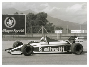 Il pilota Fran&ccedil;ois Hesnault (n.8) su Brabham-BMW