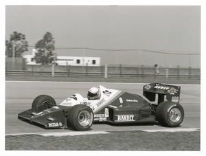 Il pilota Manfred Winkelhock (n.9) su RAM-Ford