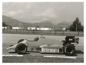 Il pilota Piercarlo Ghinzani (n.24) su Osella-Alfa Romeo