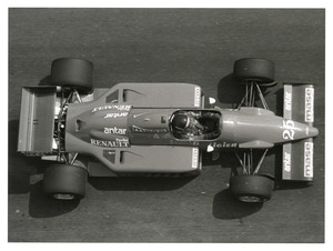 Il pilota Jacques Laffite (n.25) su Ligier-Renault gommata Pirelli. (il n. 25 sar&agrave; poi di De Cesaris)