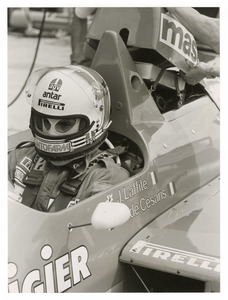 Il pilota Andrea De Cesaris su Ligier-Renault