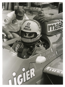 Il pilota Andrea De Cesaris su Ligier-Renault