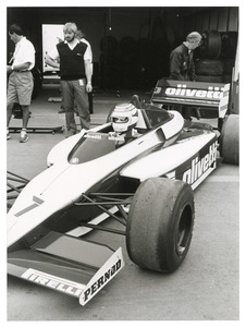 Il pilota Nelson Piquet (n.7) ai box Brabham