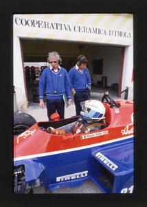 Il pilota Mauro Baldi (n.21) sai box Spirit