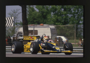 Il pilota Pierluigi Martini (n.29) su Minardi-Motori Moderni gommata Pirelli