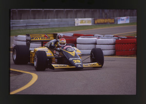 Il pilota Pierluigi Martini (n.29) su Minardi-Motori Moderni gommata Pirelli