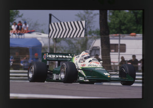 Il pilota Philippe Alliot (n.10) su RAM-Hart gommata Pirelli